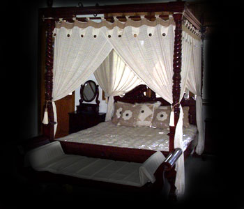 Canopy Bed - King Size